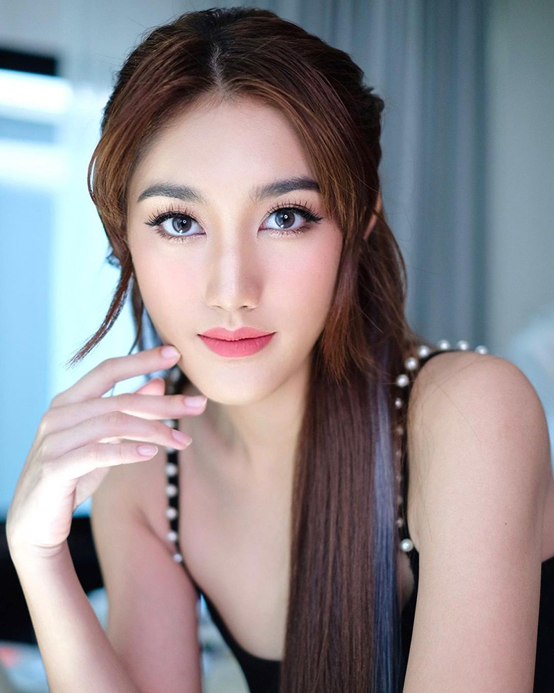 เบส รักษ์วนีย์