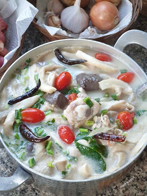 ต้มข่าไก่ ใส่เห็ดนางฟ้า รวมสูตรต้มข่าไก่ เมนูไก่ ต้มข่า สูตรอาหาร