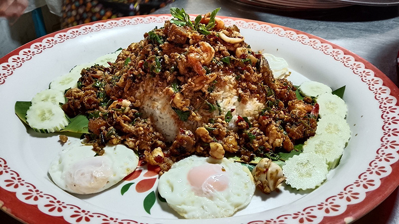 ร้านอาหารจานยักษ์ กะเพราภูเขา กะเพราอินดี้