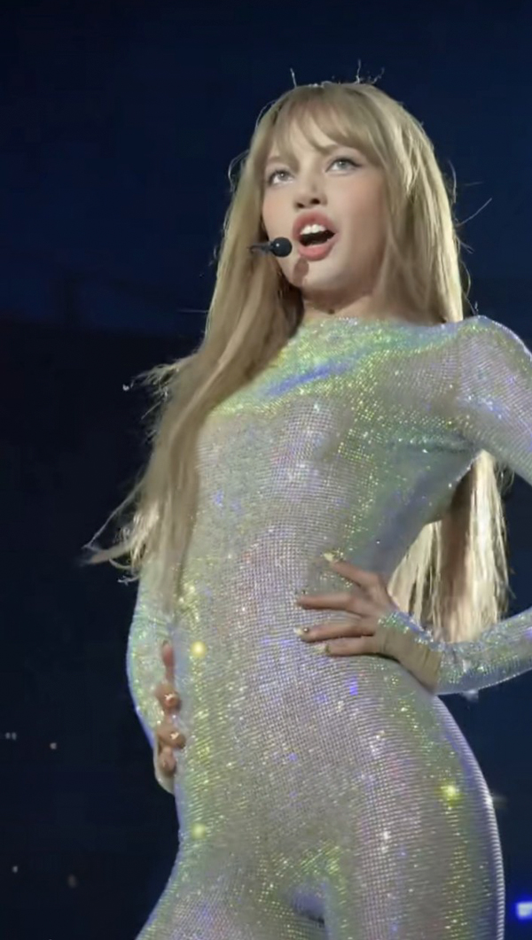 ดีเทลชุด ลิซ่า ขึ้นคอนเสิร์ต BLACKPINK