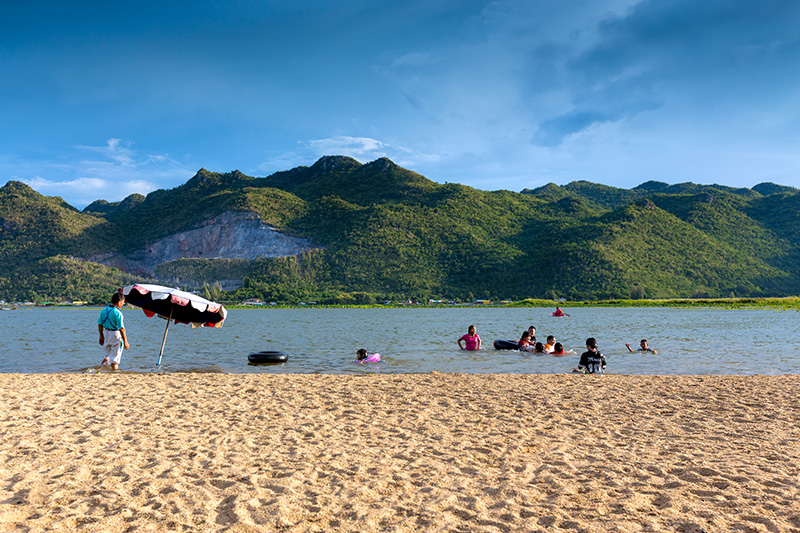 หาดทรายท่าล้อ ที่เที่ยวคลายร้อน 2569