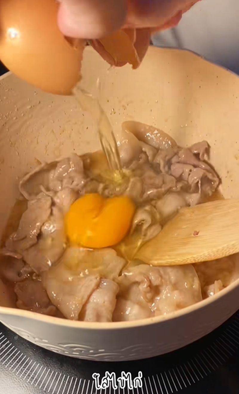 ข้าวหน้าหมูไข่ขยี้