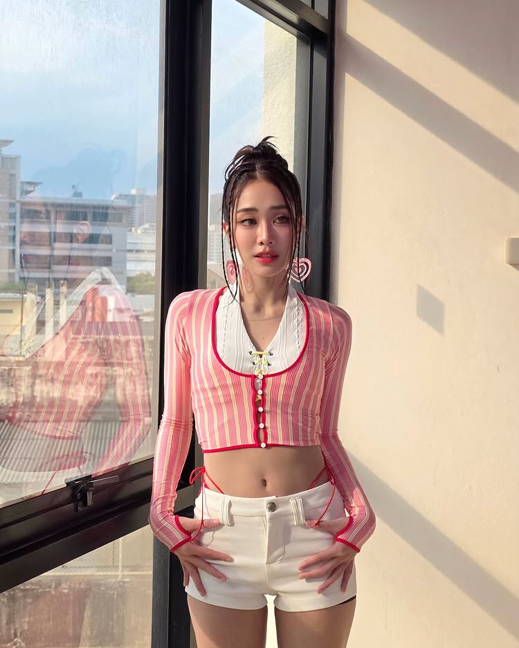 มายด์ 4EVE สวยสะบัด ! กับชุดผีเสื้อสุดเซ็กซี่ ที่ไม่ต้องพึ่ง AI