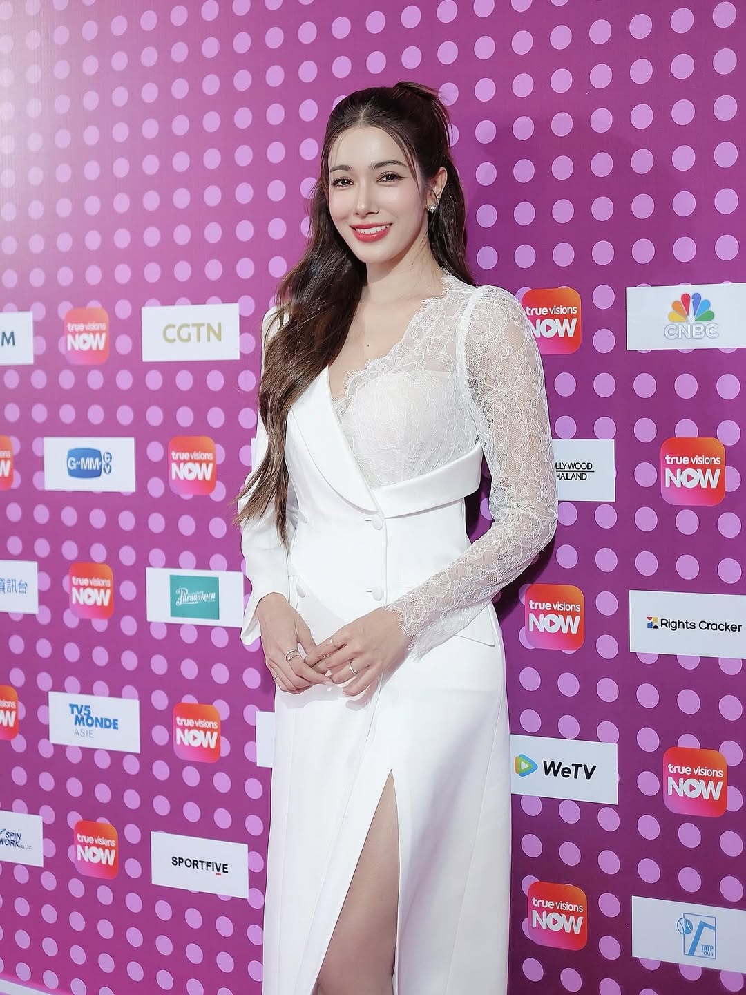 เกรซ พัชร์สิตา เสิร์ฟความขาวอึ๋ม กระแทกตา