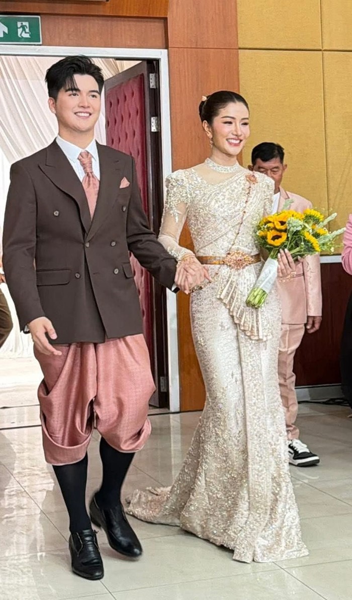  แพรวพราว แสงทอง ซัน ไมค์ทองคำ เข้าพิธีแต่งงาน