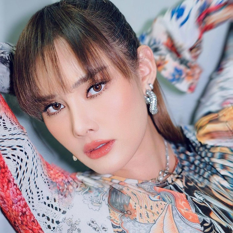 หญิง รฐา