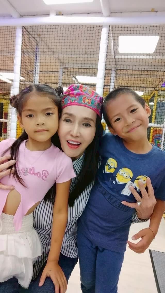 อาภัสรา หงสกุล