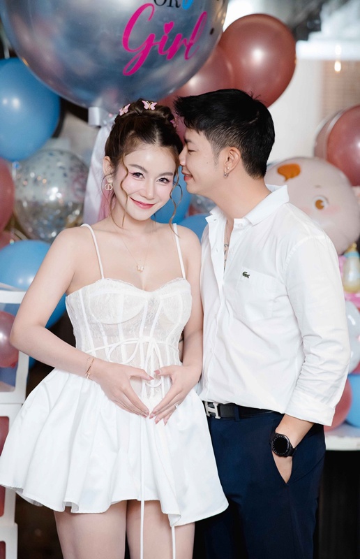 ครูเบียร์ นุติญา อุ้มท้องเข้า รพ.