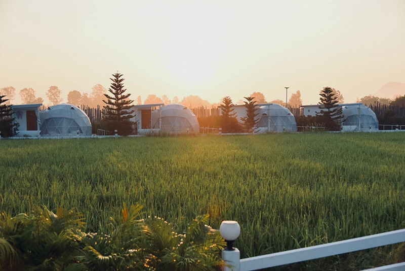 Us and Ours Cafe' and bed อุทัยธานี ห้องพักโดม