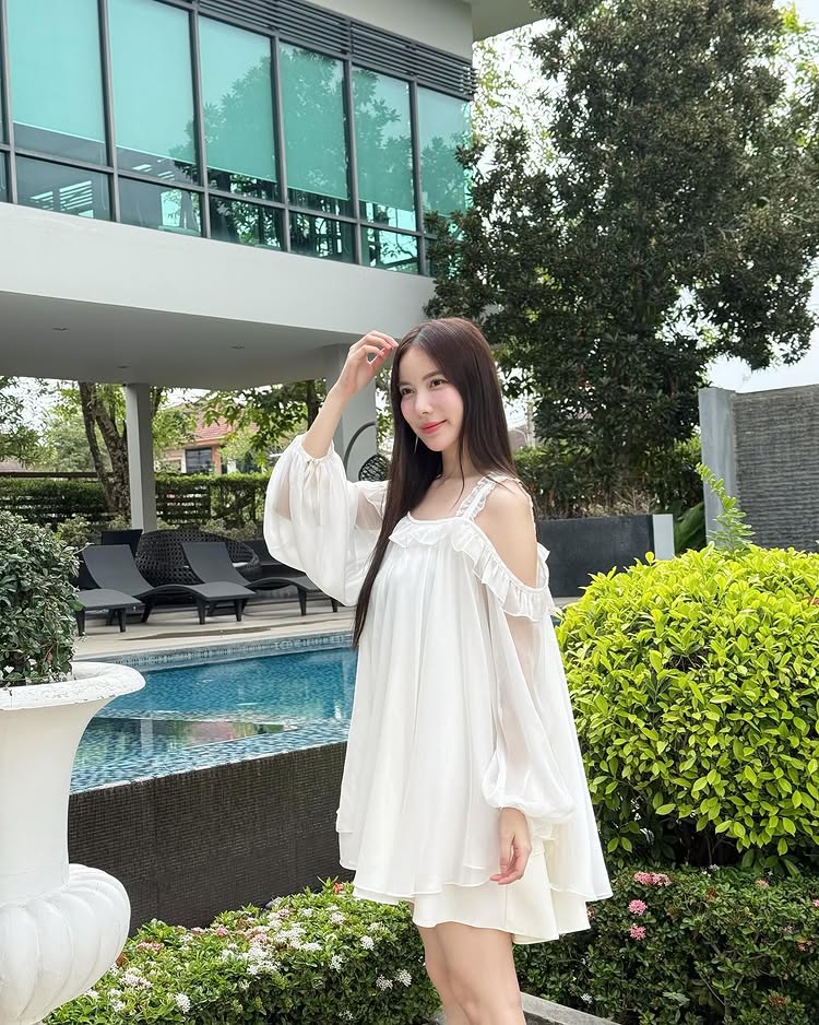 มุก วรนิษฐ์ ใส่บิกินี่สีชมพู แชะภาพอวดหุ่นเซ็กซี่ ทำทะเลมัลดีฟส์เดือด