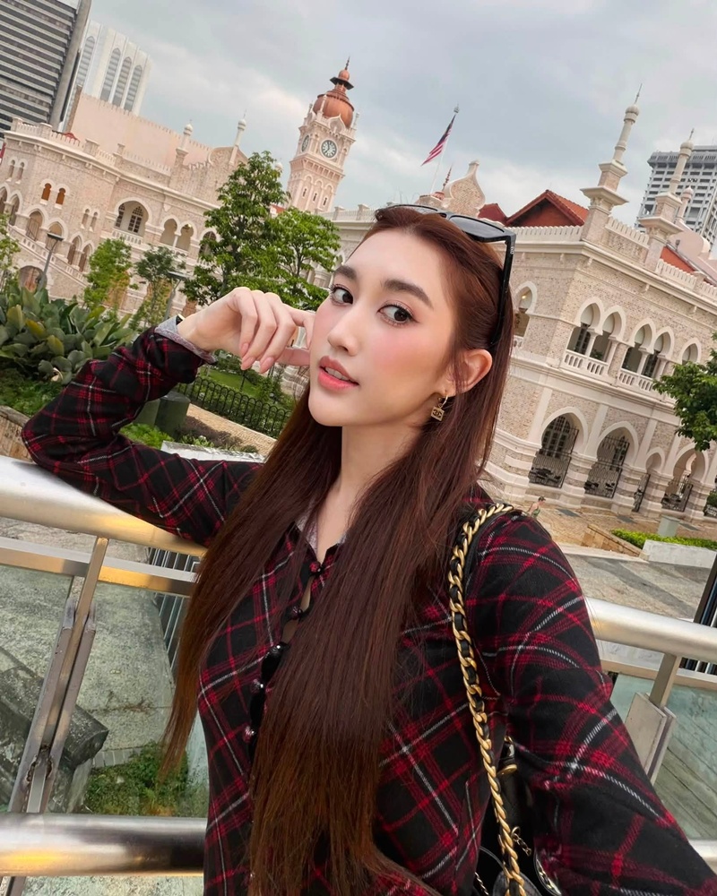 เบส รักษ์วนีย์