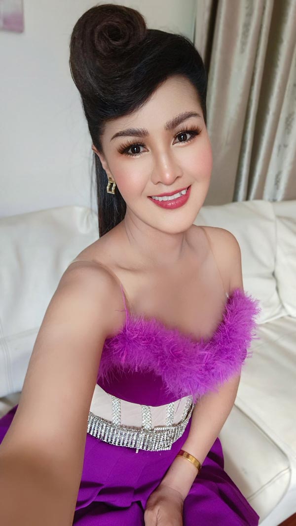 หญิงลี ศรีจุมพล