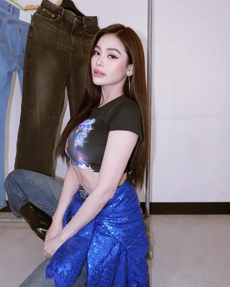 อิงฟ้า วราหะ แซ่บทะลุจอ นุ่งบิกินี่โชว์หุ่นสับเซลฟี่หน้ากระจก