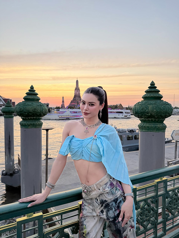 สไบกับกางเกงยีนส์