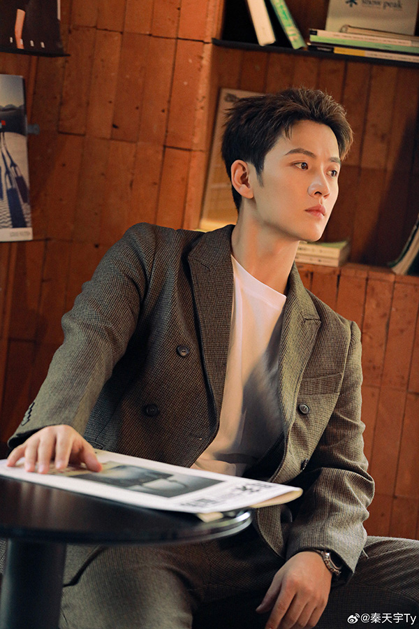 ฉินเทียนอวี่ ประวัติ