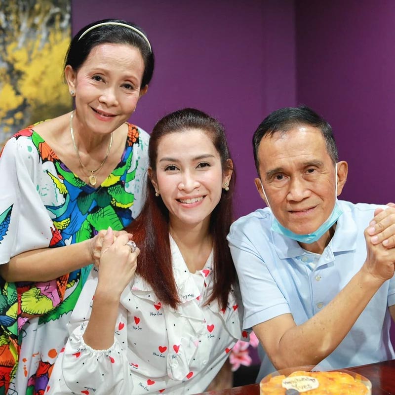 ต้อย เศรษฐา ศิระฉายา