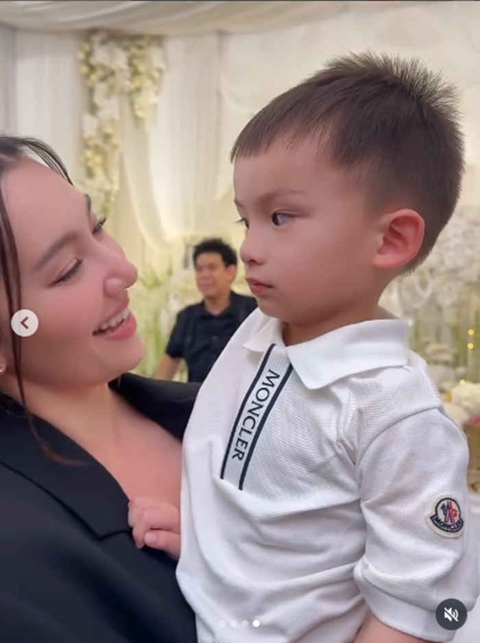 เบลล่า ราณี พร้อม พลอย ผจก. ร่วมไว้อาลัยงานศพคุณพ่อ ดิว อริสรา 