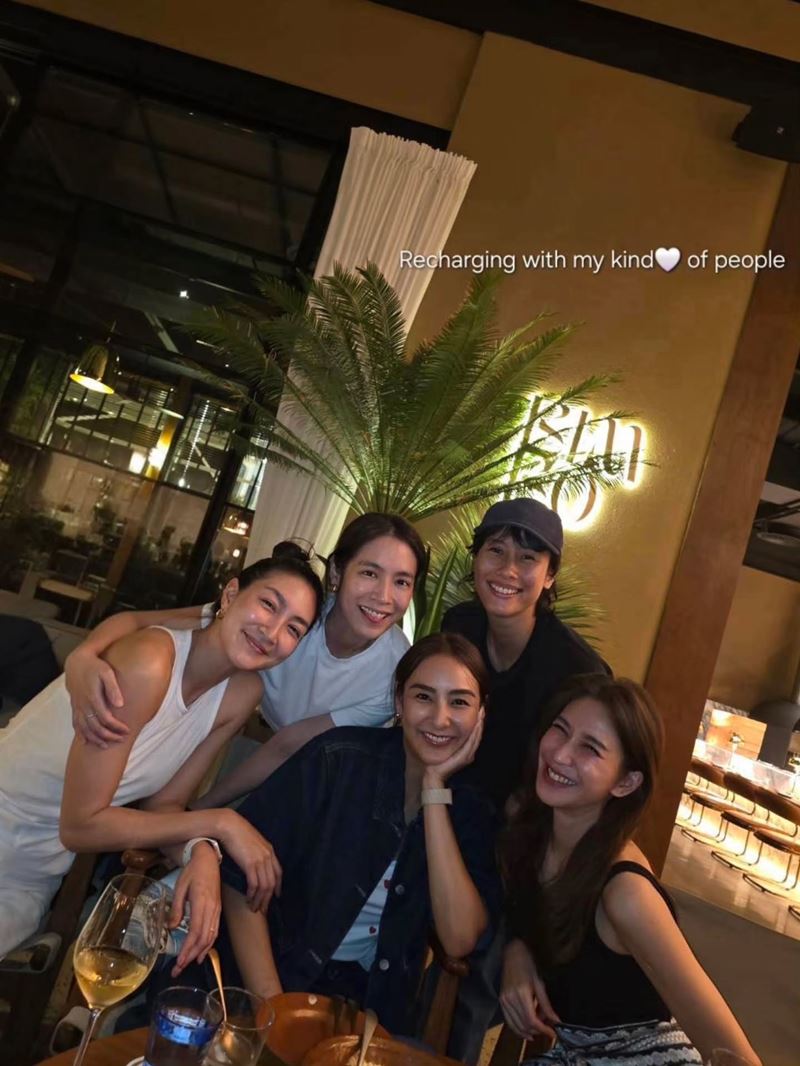 ชิปปี้ ศิรินทร์ ฉลองวันเกิดกับแก๊งนางเอกตัวแม่