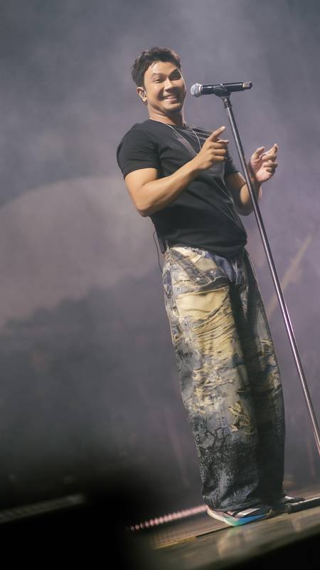 หนุ่ม กะลา