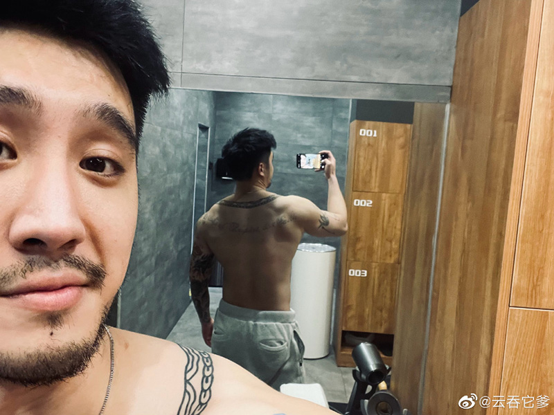 หนุ่มหล่อ