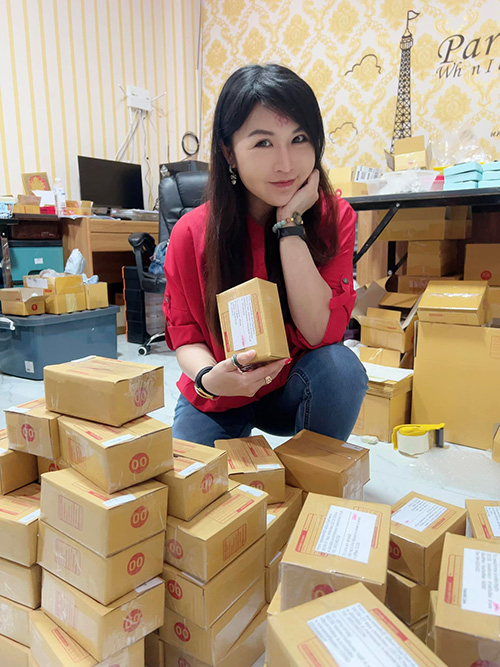 ล้วงประวัติ เพชรพันปี เจ้าของร้านเพชรดัง ดีกรีไม่ธรรมดา