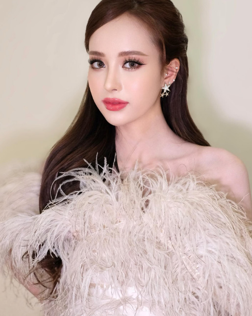 เกรซ ฐิตารีย์ ประวัติ