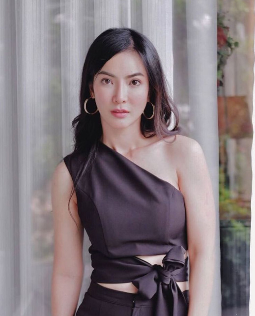 อาย วราไพรินทร์ ประวัติดารา