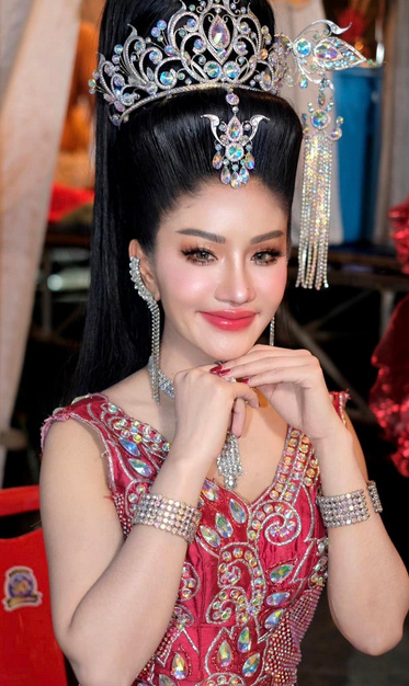 แพรวพราว แสงทอง