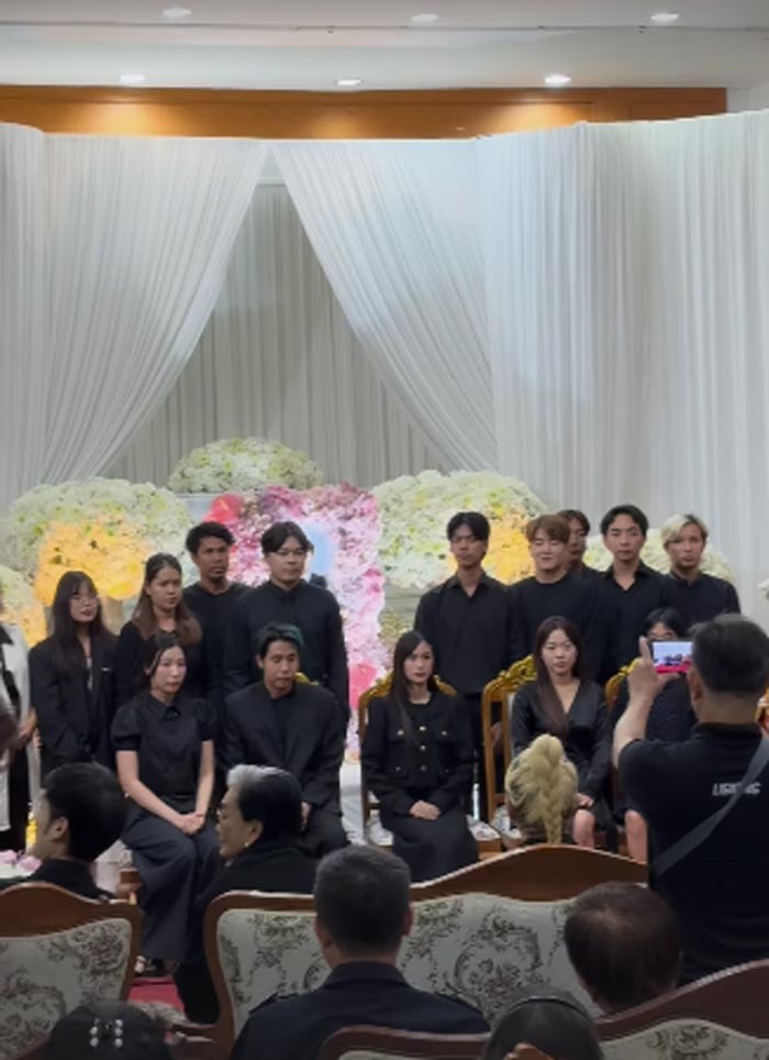 สไปร์ท อุงเอิง ร่วมอาลัยงานศพ คุณพ่อเก๋ไก๋