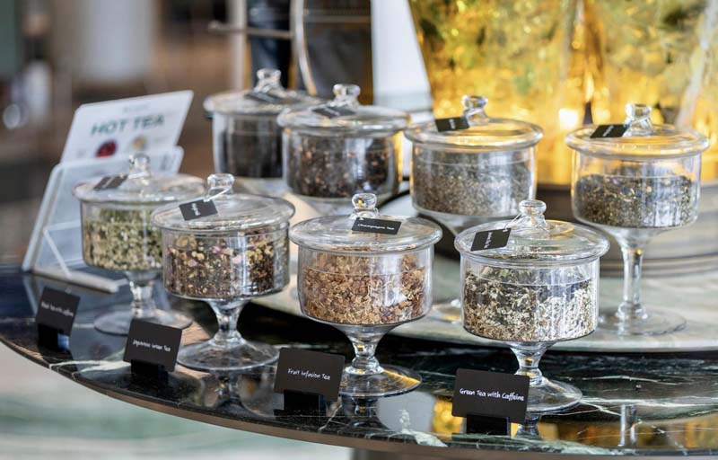 Oort Cloud Tea Room คาเฟ่ธีมอวกาศ