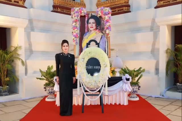 อาภัสรา หงสกุล