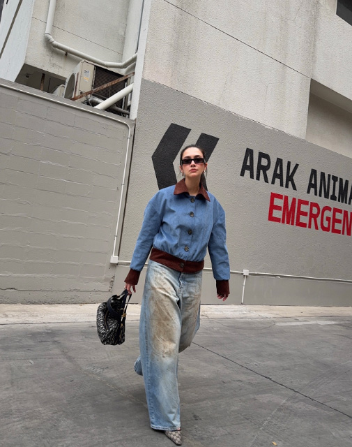 ส่องแฟชั่นกางเกงยีนส์เปื้อน ๆ ฉบับซุปตาร์ กับลุคเก๋ ๆ มีไว้อินเทรนด์ก่อนใคร