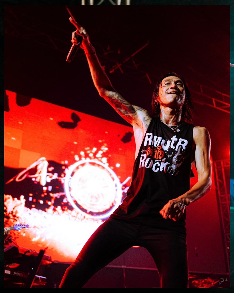 ตูน บอดี้สแลม เข้าผ่าตัดกระดูกคอกดทับเส้นประสาท