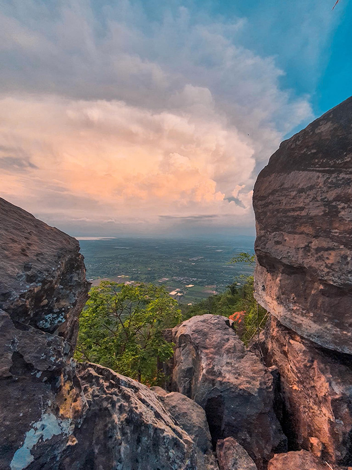 เขาพระยาเดินธง ลพบุรี