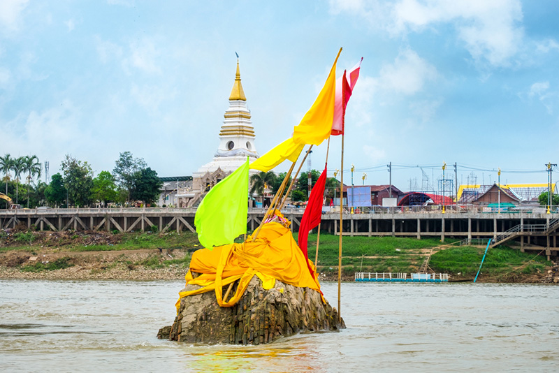 พระธาตุหล้าหนอง