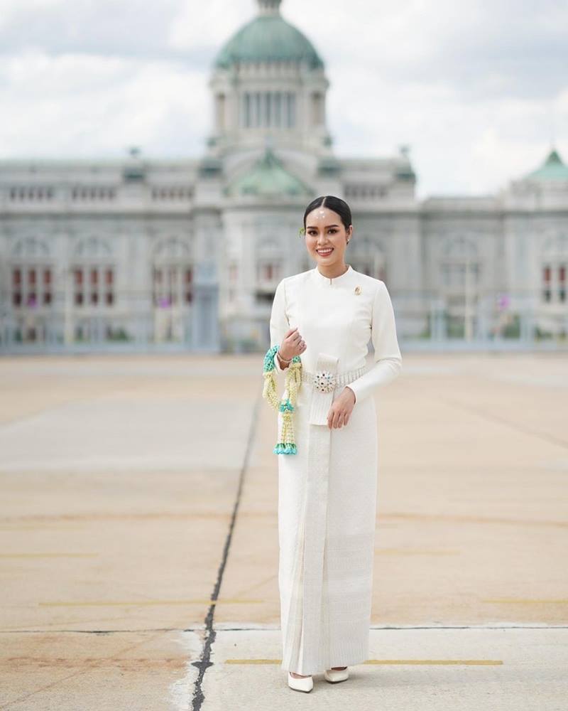 ออม ทายาททิฟฟี่ ดีเจอิฐ รับพระราชทานน้ำสังข์ กรมสมเด็จพระเทพฯ