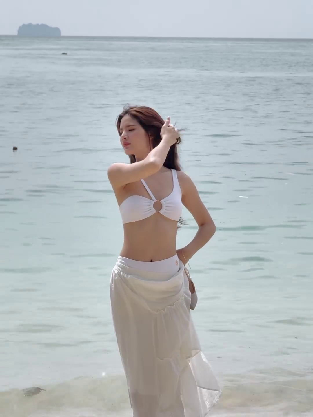 กานต์ ณัฐชา เปิดโหมดเซ็กซี่ นุ่งทูพีซอวดหุ่นสวยริมทะเล