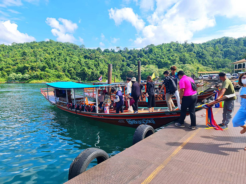 ล่องเรือชมเขื่อนรัชชประภา