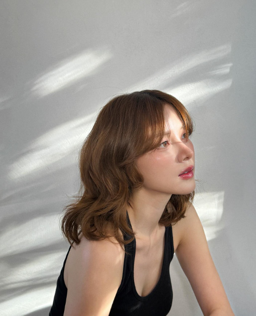 ใบเฟิร์น พิมพ์ชนก กับทรงผมสั้นดีเทลเก๋ มาส่องกันเถอะว่าเป็นทรงอะไร