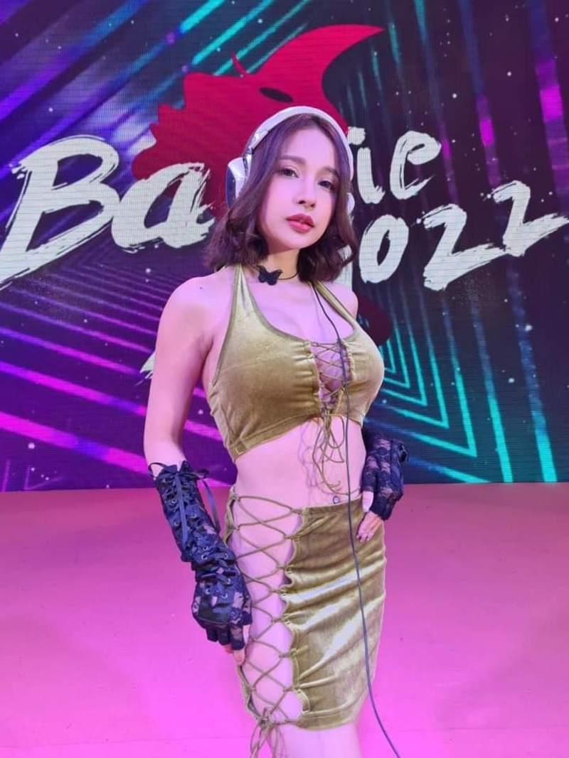 มอส ธนพร