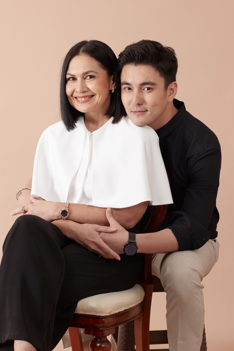 กุหลาบเล่นไฟ นักแสดง ปูเป้ พิ้งค์พลอย จีน ธันวา