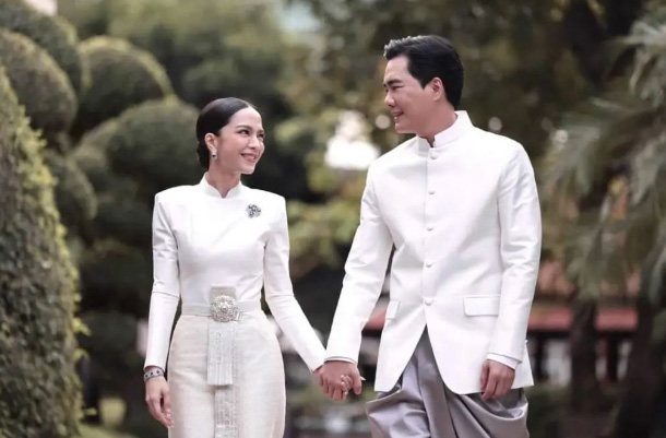 เคลลี่ ธนะพัฒน์ แฟนดารา