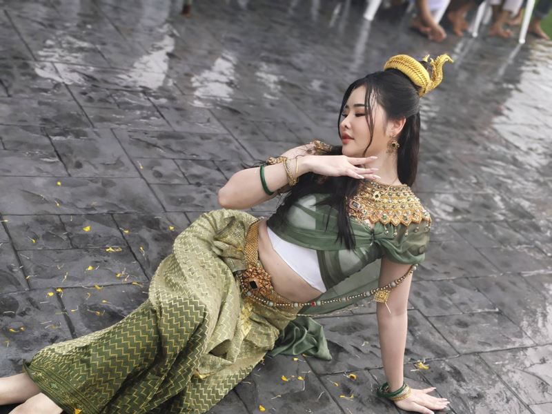 ลิลลี่ เหงียน รำฟาด หมอเขมร