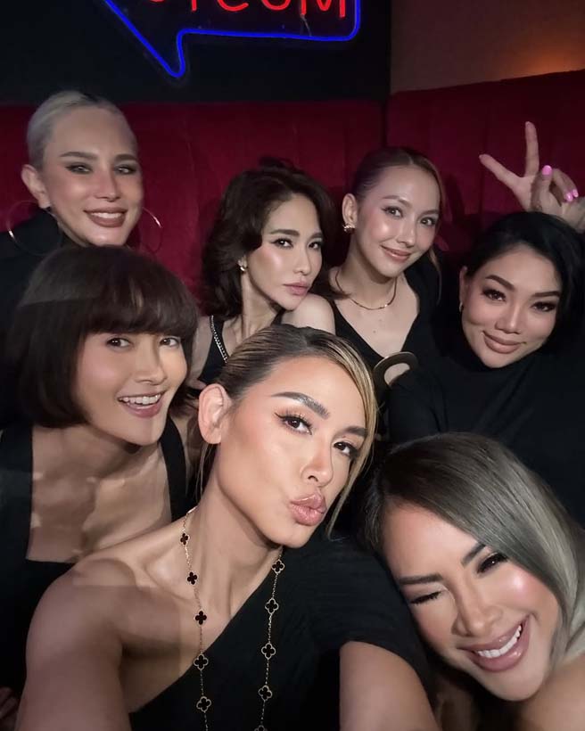 นุ่น สินิทธา ควง พลอย เฌอมาลย์ สวยแพ็กคู่ หลังออกงานร่วมกัน