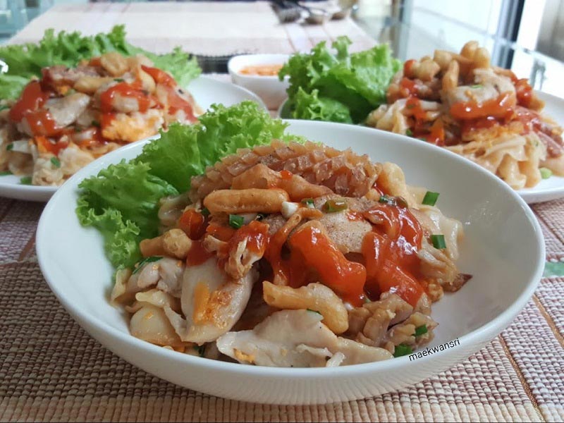 ก๋วยเตี๋ยวคั่วไก่