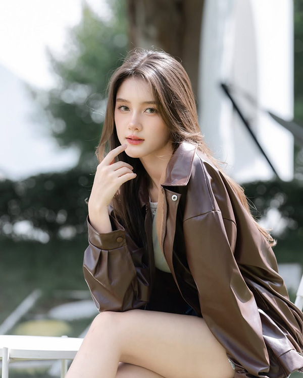 ลิซ่า อลิซา นางเอก สาวไทยข้ามภพป่วนใจแม่ทัพ