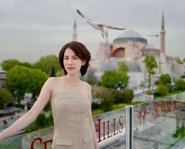 พลอย ภัทรากร