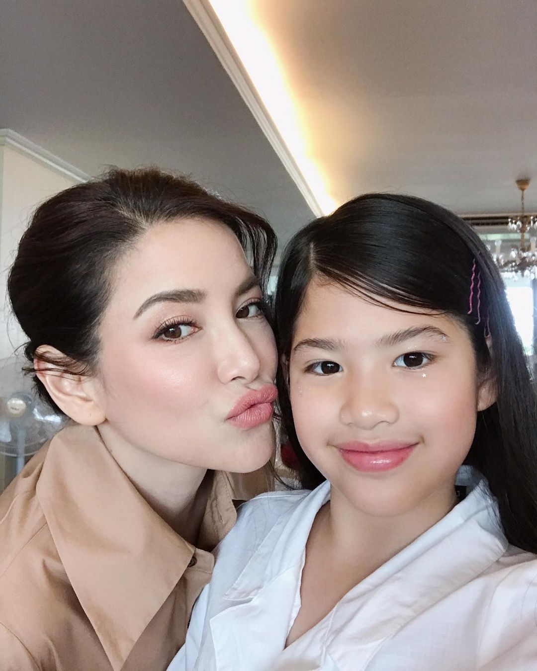 น้องนาวา ลูกสาว อ้อม พิยดา โตเป็นสาวแล้ว ถ่ายเซลฟี่คู่คุณ ...