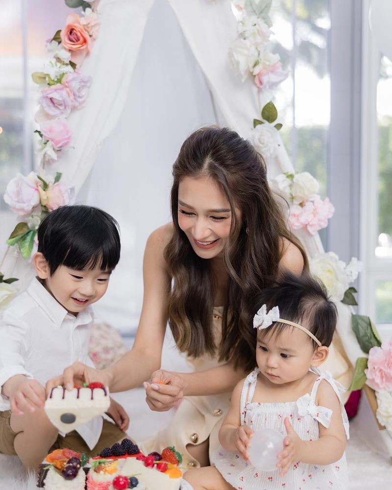 เนย โชติกา