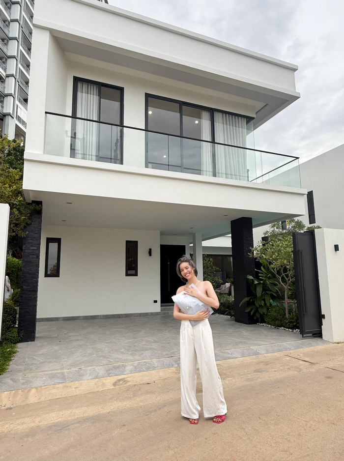 นารา เครปกะเทย บ้านใหม่